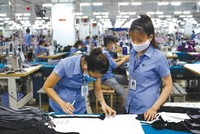 Kim ngạch xuất khẩu hàng dệt may 9 tháng năm 2020 ước đạt hơn 25,5 tỷ USD, giảm khoảng 12%.