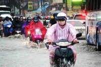 Do chưa thể thực hiện các dự án nên tình trạng ngập nước khi trời mưa vẫn diễn ra ở một số điểm tại TP. Biên Hoà. Ảnh: Phạm Tùng