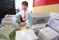 Tính đến cuối tháng 9/2020, huy động toàn ngành ngân hàng đạt hơn 9,8 triệu tỷ đồng, tăng lần lượt 14,12% và 8,92% so với cùng kỳ và cuối năm 2019. Ảnh:Dũng Minh