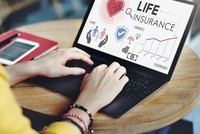 Hệ sinh thái bảo hiểm tại Việt Nam còn khá hạn chế. Ảnh: Shutterstock