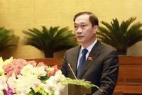 Chủ nhiệm Uỷ ban Kinh tế Vũ Hồng Thanh trình bày báo cáo thẩm tra - (Ảnh VC).