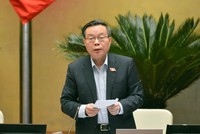 Phó Chủ tịch Quốc hội Phùng Quốc Hiền điều hành phiên thảo luận.