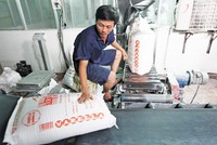 Đường trong nước khó tiếp cận thị trường bởi đường nhập lậu và hành vi phản cạnh tranh từ nước ngoài. Ảnh: Đức Thanh