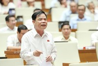 Bộ trưởng Bộ Nông nghiệp và phát triển nông thôn Nguyễn Xuân Cường phát biểu tại nghị trường