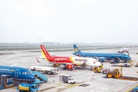 Cú sốc Covid-19 khiến các lĩnh vực hàng không, nhà hàng và logistics bị tác động mạnh.