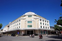 Rất khó để xác định giá trị văn hóa, lịch sử khi cổ phần hóa. Trong ảnh: Tràng Tiền Plaza. Ảnh: Đức Thanh