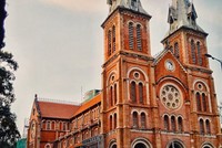 Theo Business Insider, nhà thờ Đức Bà Sài Gòn được mô phỏng theo nhà thờ Đức Bà ở Paris là một trong 19 thánh đường đẹp nhất trên thế giới (Ảnh: Hồng Phúc).