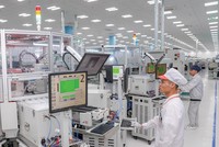 Sản xuất điện thoại di động tại Nhà máy VinSmart (Hải Phòng). Ảnh: Đức Thanh