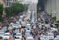 Sau khi thông xe đoạn Vành đai 2 trên cao (từ Ngã Tư Sở đến Ngã Tư Vọng) giao thông tại nút giao Ngã Tư Sở, hướng Vành đai 2 trên cao - Láng vẫn ùn tắc nghiêm trọng.