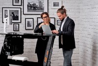 AiT: Chiếc bàn làm việc thông minh điều khiển qua ứng dụng điện thoại giúp cải thiện sức khỏe khi làm việc