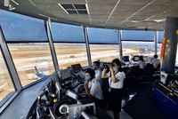 Đài Kiểm soát không lưu Tân Sơn Nhất do Tổng công ty Quản lý bay Việt Nam quản lý.