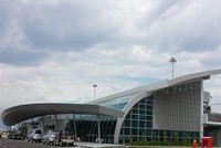 Hiện Tuy Hoà là cảng hàng không cấp 4C, sân bay quân sự cấp I, công suất 100.000 khách và 1.000 tấn hàng hoá mỗi năm. Theo quy hoạch đã được Thủ tướng phê duyệt, giai đoạn đến năm 2030, cảng hàng không Tuy Hoà có công suất thiết kế dự kiến khoảng 3 triệu khách một năm và 5 triệu khách một năm đến năm 2050.