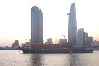 Tàu vận chuyển hàng hoá trên sông Sài Gòn tháng 03/2020 (Ảnh minh hoạ: Hồng Phúc).