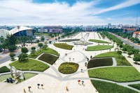 Quảng trường trung tâm Hùng Vương - điểm nhấn không gian đô thị của TP. Bạc Liêu (tỉnh Bạc Liêu). Ảnh: Thu Đông