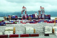 Tàu lớn vào làm hàng tại cảng container quốc tế Hải Phòng. Ảnh: Duy Thính (báo Hải Phòng).