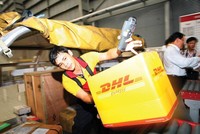 DHL là một trong số hàng chục doanh nghiệp logistics xuyên quốc gia lớn đang hoạt động tại Việt Nam. Ảnh: Lê Toàn