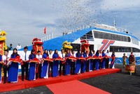 Tuyến phà biển từ Cần Giờ đi TP. Vũng Tàu cũng giúp rút ngắn thời gian 30 phút, tạo điều kiện cho huyện Cần Giờ kết nối giao thông thuận lợi, phát triển kinh tế xã hội, đặc bệt là lĩnh vực du lịch. Ảnh: T.Dung.