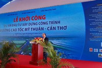 Thủ tướng Chính phủ Nguyễn Xuân Phúc phát biểu tại Lễ khởi công Dự án đầu tư xây dựng đường cao tốc Mỹ Thuận - Cần Thơ.