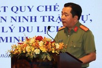 Thượng tá Nguyễn Thanh Tú báo cáo Tổng kết 5 năm triển khai thực hiện Quy chế phối hợp đảm bảo an ninh trật tự trong hoạt động du lịch trên địa bàn TP.HCM giai đoạn 2016 – 2020 (Ảnh: TH). 