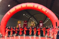 Phó Thủ tướng Trịnh Đình Dũng cắt băng khánh thành hầm Hải Vân 2 trên Quốc lộ 1