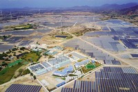 Các nhà đầu tư điện mặt trời bức xúc vì bị yêu cầu cắt giảm phát điện. Trong ảnh: nhà máy điện mặt trời của Trung Nam