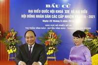 Thủ tướng Nguyễn Xuân Phúc cùng Phu nhân bầu cử năm 2016