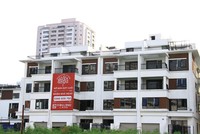 Chủ đầu tư phải gánh nhiều loại thuế, phí nên giá nhà khó giảm. Ảnh: Thành Nguyễn