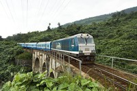 Bảo trì hệ thống kết cấu đường sắt quốc gia: Tái diễn tranh cãi ai được giao vốn