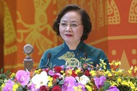 Bà Phạm Thị Thanh Trà, Thứ trưởng Bộ Nội vụ tham luận tại Đại hội. 