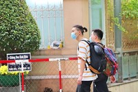 Đeo khẩu trang nơi công cộng là quy định bắt buộc (Ảnh minh hoạ: HP).