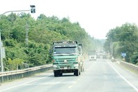 Dự án BT La Sơn - Túy Loan, đoạn Km 66- Km 77+550 (Hòa Liên- Túy Loan) mở rộng quy mô mặt đường cao tốc vẫn đang dậm chân tại chỗ do vướng mắc giải phóng mặt bằng.