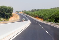 Những tuyến đường cao tốc đã trở thành động lực tăng trưởng cho nền kinh tế. Trong ảnh: Tuyến cao tốc Hà Nội - Bắc Giang. Ảnh: Anh Minh