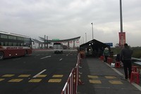 Từ 12h ngày 6/2/2021, hoạt động vận tải khách được phép hoạt động trở lại nhưng phải đảm bảo các yêu cầu về phòng chống dịch, trừ các tuyến vận tải khách đi/đến tỉnh Hải Dương, thị xã Đông Triều và huyện Vân Đồn (Quảng Ninh). Ảnh: Thu Lê