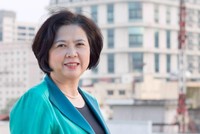 CEO Esperantotur Phan Hồng Châu chắt chiu từng đồng chi phí, từng cái kẹo, gói bánh, mớ rau, thức ăn đem ở nhà đến bổ sung cho nhân viên.