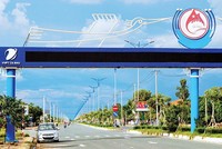 Phát triển hạ tầng giao thông là một trong 3 đột phá của tỉnh Cà Mau trong thời gian tới. Trong ảnh: Đường vào trung tâm TP. Cà Mau