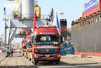 Cảng biến lớn dồn dập đón những chuyến tàu đầu Xuân