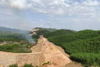 Dự án Đầu tư xây dựng đường cao tốc Cam Lộ - La Sơn đang được rốt ráo triển khai. Ảnh: A.M