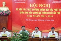 Lãnh đạo TP.Cần Thơ và tỉnh Hậu Giang chủ trì Hội nghị sơ kết và ký kết chương trình hợp tác phát triển giữa tỉnh Hậu Giang và TP.Cần Thơ