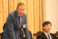 Ông Dominic Scriven, Chủ tịch điều hành Công ty quản lý Quỹ Dragon Capital phát biểu tại Đối thoại 2045 (Ảnh: H.Phúc).