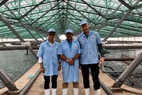 Từ trái sang: Ông Trần Quốc Tuấn, COO Việt Úc; ông Calos Diaz, CEO BioMar và ông Michael Gammelgaard, giám đốc phát triển kinh doanh toàn cầu BioMar (Nguồn: BioMar).