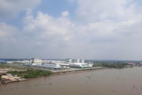 Khu công nghiệp Bình Minh (Vĩnh Long) nhìn từ sông Hậu