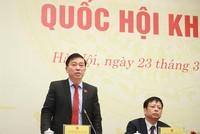 Phó trưởng Ban Công tác đại biểu của Ủy ban Thường vụ Quốc hội, ông Nguyễn Tuấn Anh trả lời báo chí (Ảnh Duy Linh).