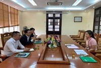 Bà Trần Huyền Trang (phải), con gái Bí thư Tỉnh ủy Vĩnh Phúc được bổ nhiệm làm Phó giám đốc Sở Kế hoạch và Đầu tư tỉnh Vĩnh Phúc gây nhiều tranh cãi trong dư luận thời gian qua về công tác cán bộ của tỉnh này (Ảnh Cổng thông tin Sở Kế hoạch và Đầu tư Vĩnh Phúc).