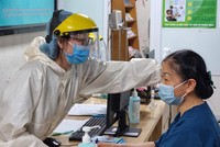 Hiện đã có 39.817 người là cán bộ, nhân viên y tế của 19 tỉnh, TP được tiêm vắc-xin Covid-19 AstraZeneca.