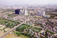 Công tác lập và phê duyệt nhiệm vụ lập quy hoạch vùng, quy hoạch tỉnh cần được đánh giá sâu, bởi đây là một trong những yếu tố tác động tới kinh tế vĩ mô. Trong ảnh: Một phần khu vực đô thị bên sông Hồng thuộc địa phận TP. Hà Nội. Ảnh: Đức Thanh