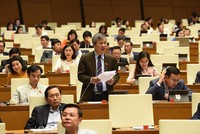 Các đại biểu Quốc hội khẳng định sự trân trọng với kết quả nhiệm kỳ 2016 - 2021 của Chủ tịch nước và Chính phủ. Trong ảnh: Đại biểu Nguyễn Anh Trí (Hà Nội) phát biểu tại nghị trường. Ảnh: Duy Linh