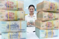 Tiền trong hệ thống ngân hàng đang dồi dào và có lãi suất lãi thấp. Ảnh: Dũng Minh