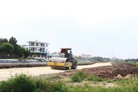 Nhiều khu đất nền được làm qua loa về hạ tầng rồi mở bán. Ảnh: Thành Nguyễn