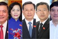 Từ trái qua: ông Bùi Văn Cường, bà Nguyễn Thị Thanh, ông Lê Quang Huy, ông Vũ Hải Hà, ông Nguyễn Đắc Vinh. 