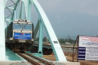 Ưu tiên bố trí vốn đầu tư kết cấu hạ tầng quan trọng để phát triển khu vực dịch vụ